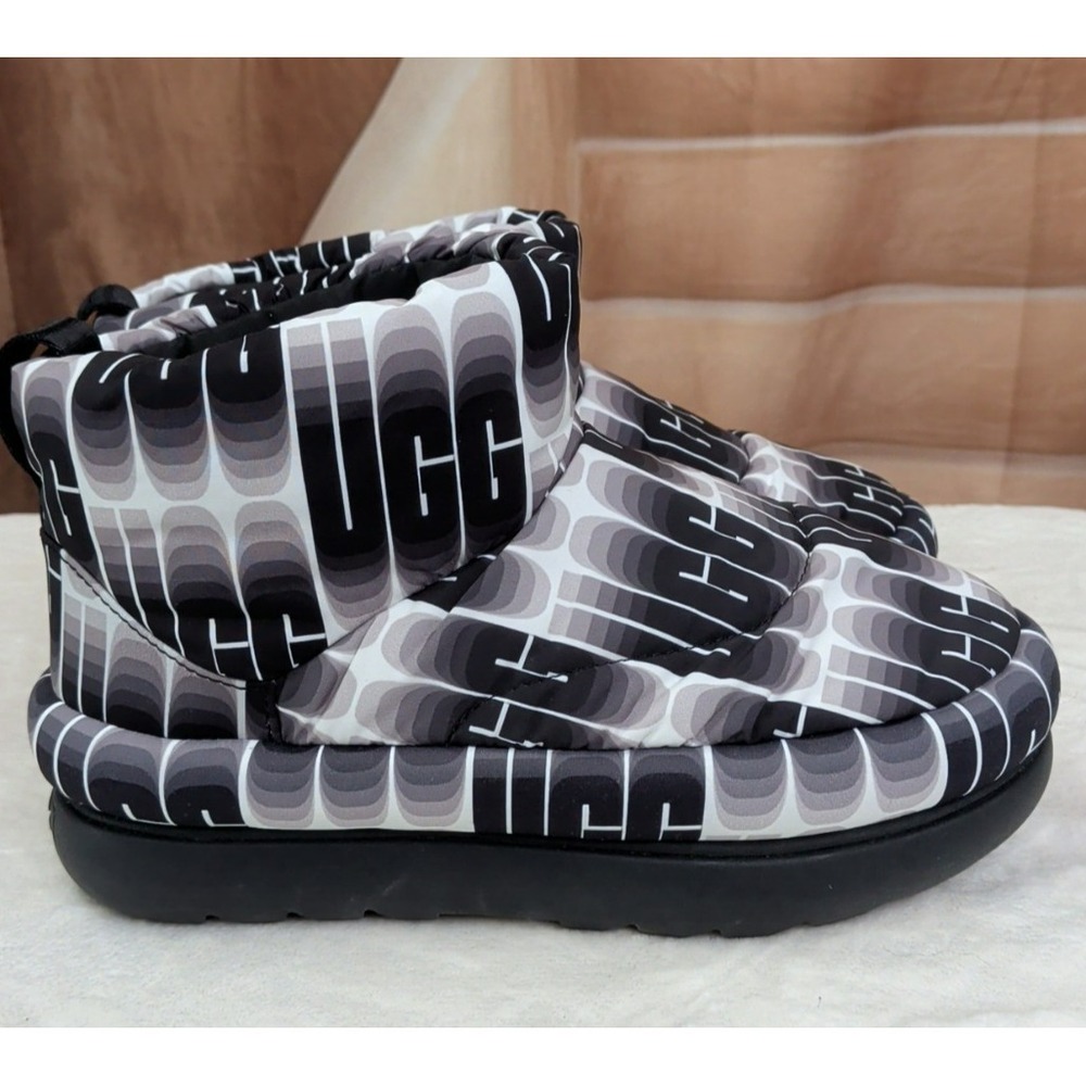 UGG CLASSIC MAXI MINI BOOT BLACK/ WHITE SHEEPSKIN COMFORT